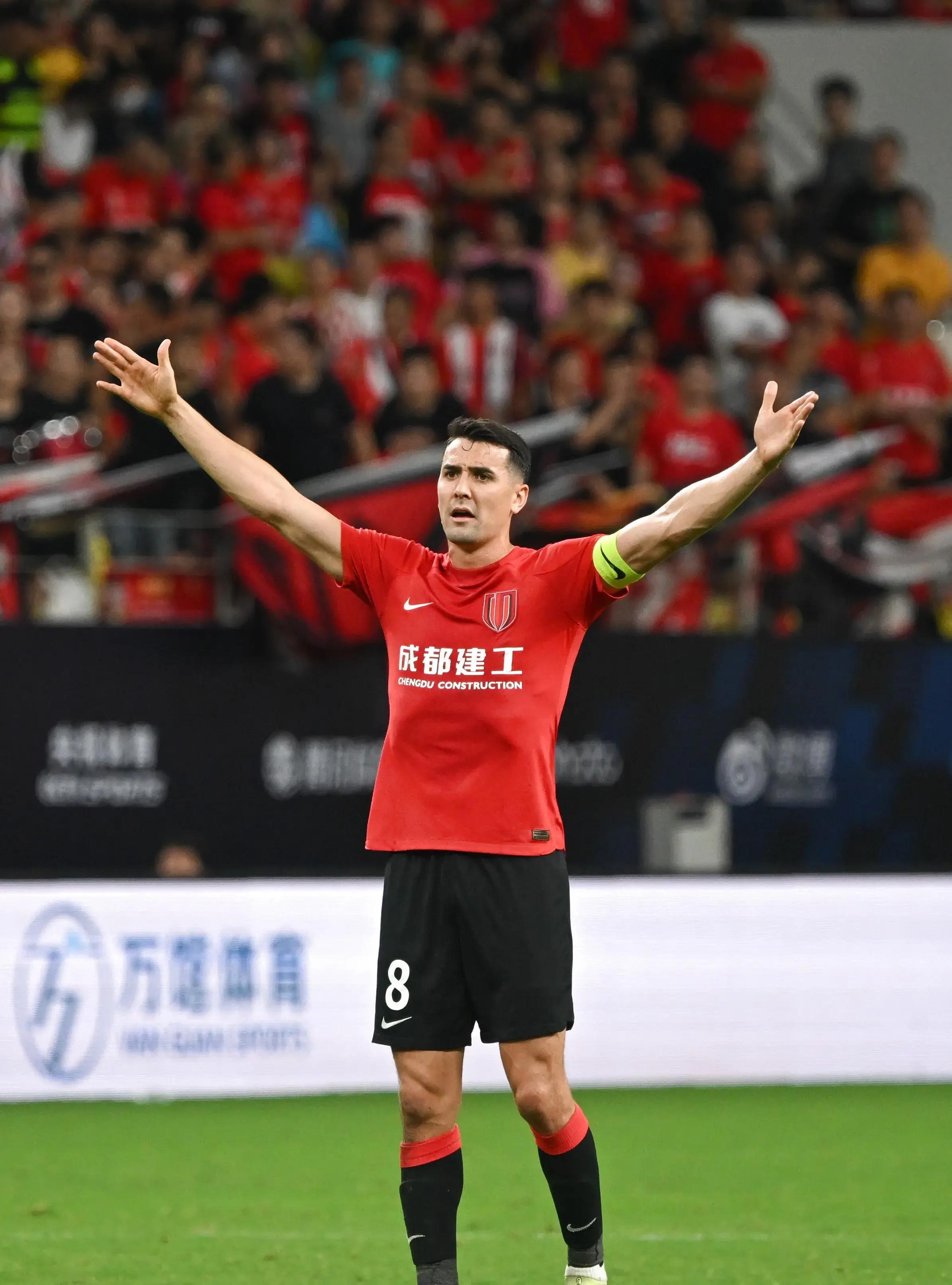 开云体育-今晨突围战来临，上海申花围绕足总杯队长鼓劲，话题不断，赛季目标并未改变(上海申花赛程安排)