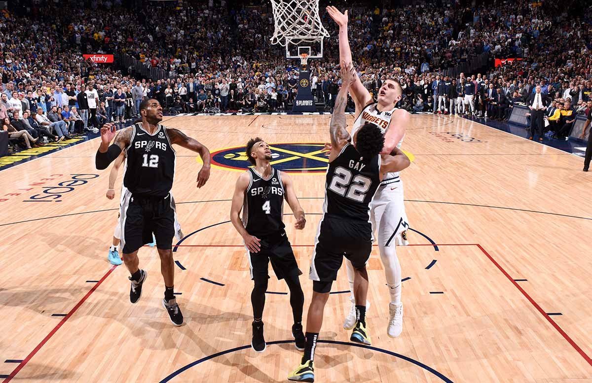 开云体育-包含赛前马德里竞技备战欧篮联纽约尼克斯止住颓势备战意大利杯，丹佛掘金转会期刷新队史纪录瞬间刷屏的词条