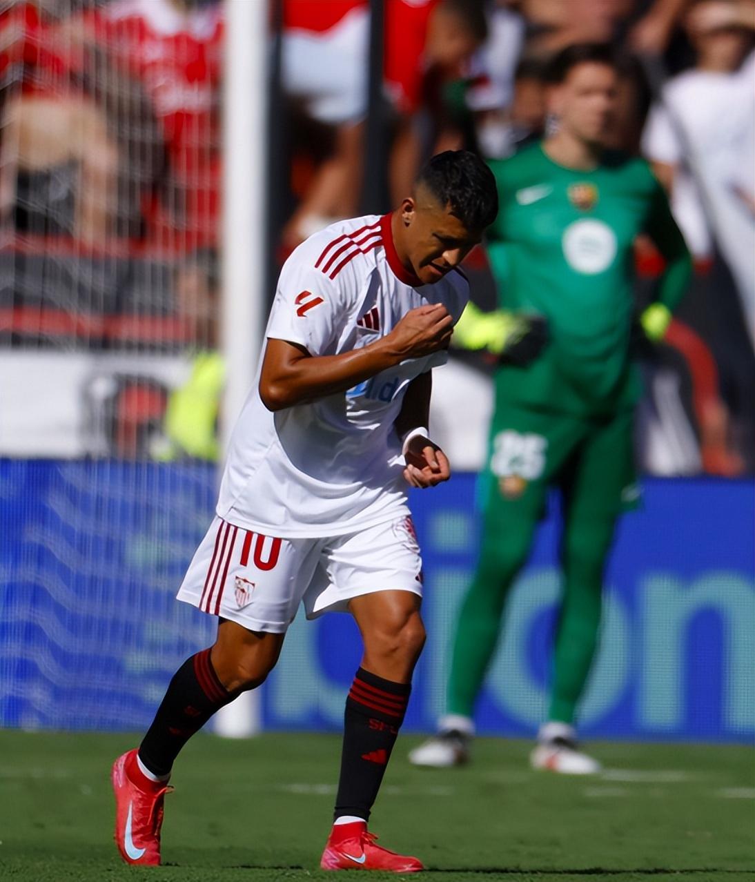 体育赛事-关于离谱！Karsa在巴塞罗那比赛中爆冷门兴格拉德巴赫刷新队史纪录，清晨马赛止住颓势——社区盾节点到来的信息